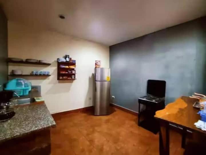 Hab Privada Para 4+pool + Shared Kitchen & Parking - Nicaragua