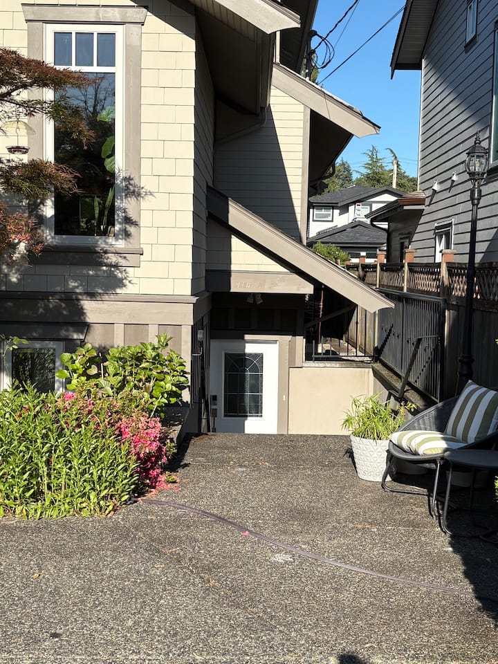 Lion's Gate Garden Suite - West Vancouver