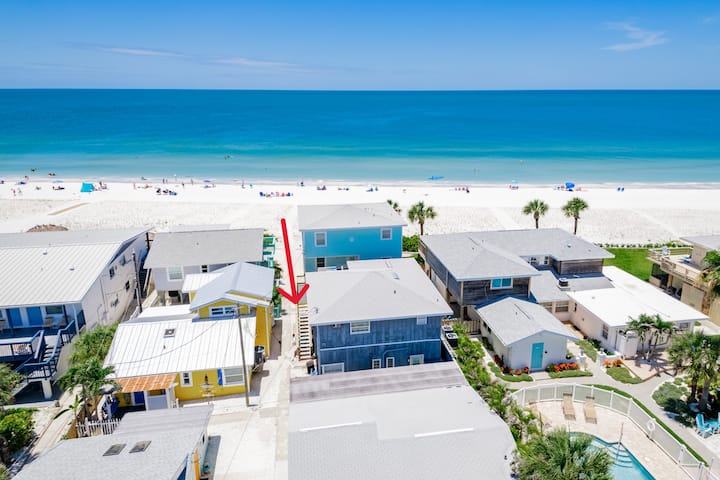 Holiday Villas #2- Gulf View, Patio, 2bed/ 1.5bath - Belleair Beach, FL