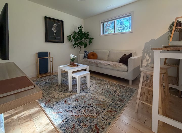 Trailside Suite | Workspace & Family Friendly - Whitehorse, Canada