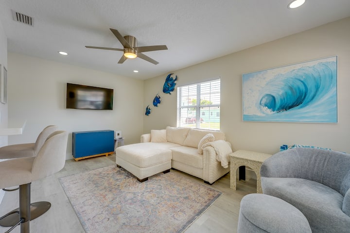 Walk To Ocean! Couples Getaway In Madeira Beach - Madeira Beach, FL