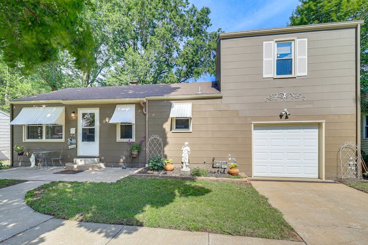 Great For Families! Independence Getaway W/ Yard - Independence, MO
