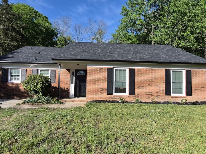 Fully Furnished 3 Bed 2 Bath Home In Charlotte, Nc - Charlotte