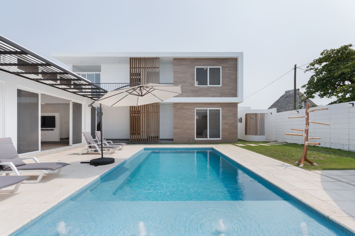 Villa Del Mar: villa del complejo Cariló con piscina privada en Monterrico