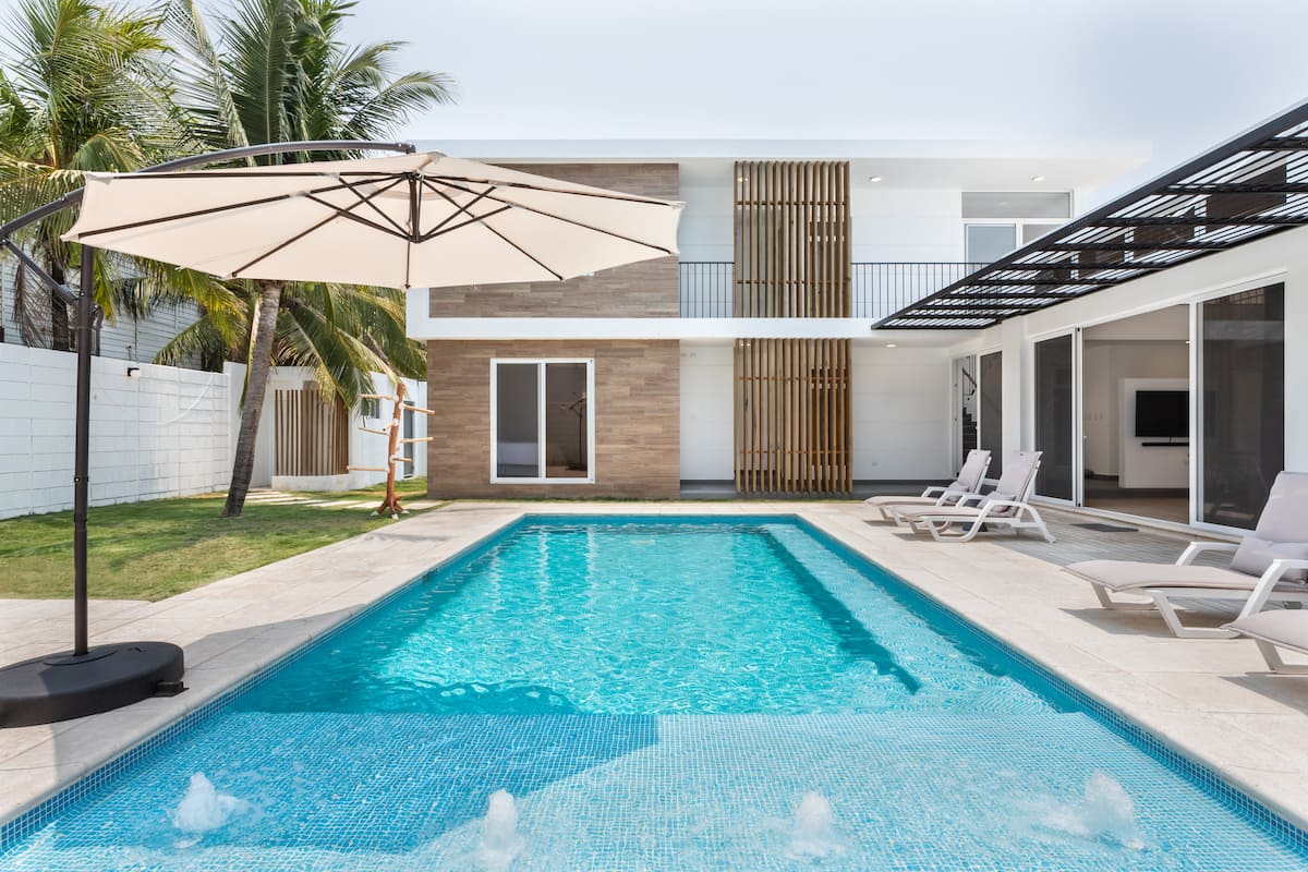Villa Coral: villa del complejo Cariló con piscina privada en Monterrico