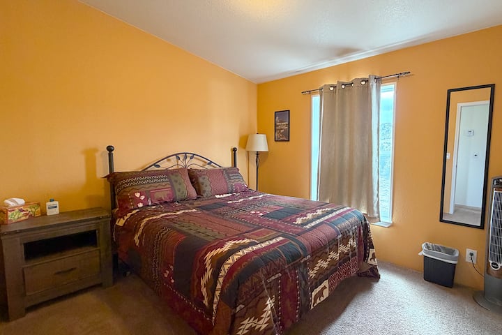Queen size bed, guest bedroom 2.