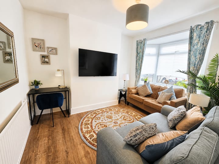 Somerton House*sleeps 5*contractors*groups - Newport