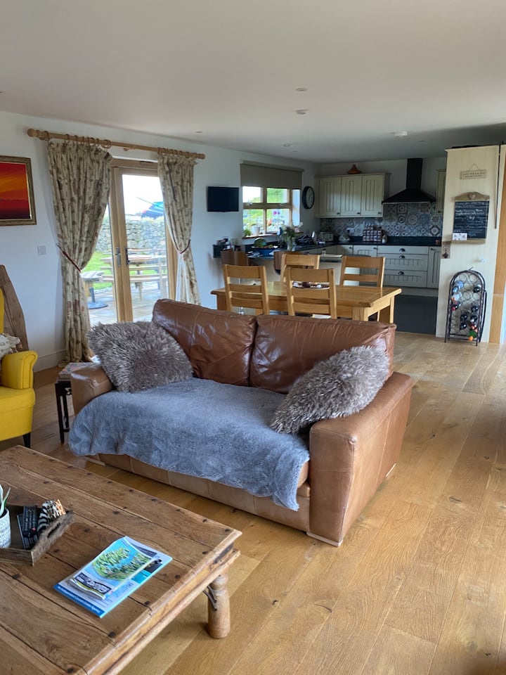 Fun Relaxed Atmosphere Run By 2 Laid Back Ladies - St Austell