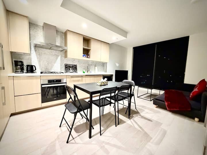 Morden 1b1b Central Location In Van Downtown - Vancouver