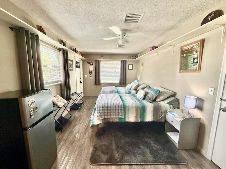 The Lucky Shamrock Near Beach & Eats! - Boca Raton, FL