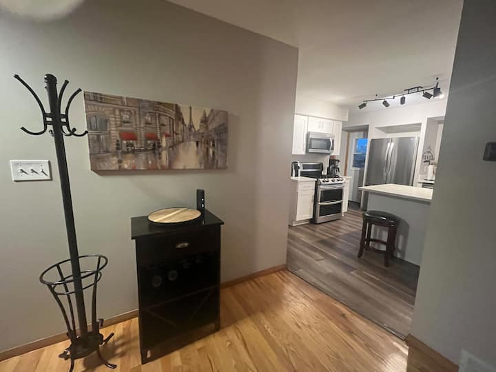 Paris Theme Home Near Mke Airport! - Oak Creek, WI