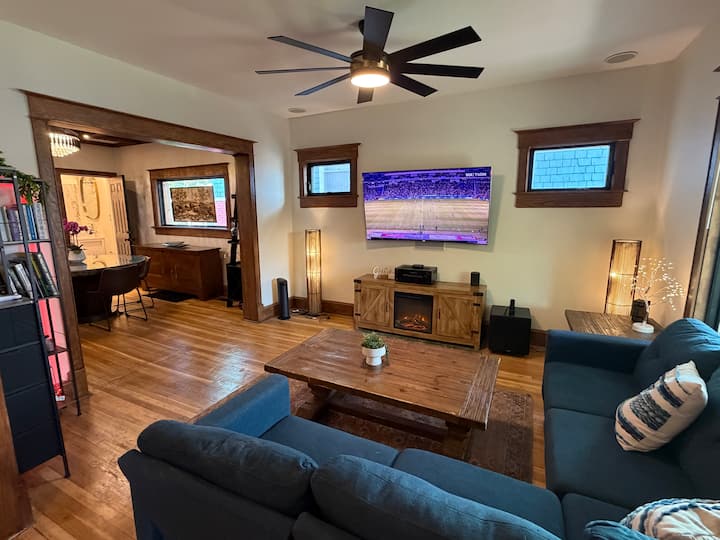 Beautiful Craftsman Near Downtown & Stadiums- 4 Br - Kansas City
