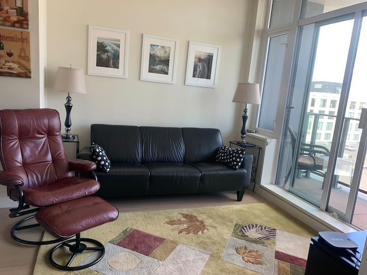 Stylish & Serene Oasis In The Heart Of Victoria - Saanich
