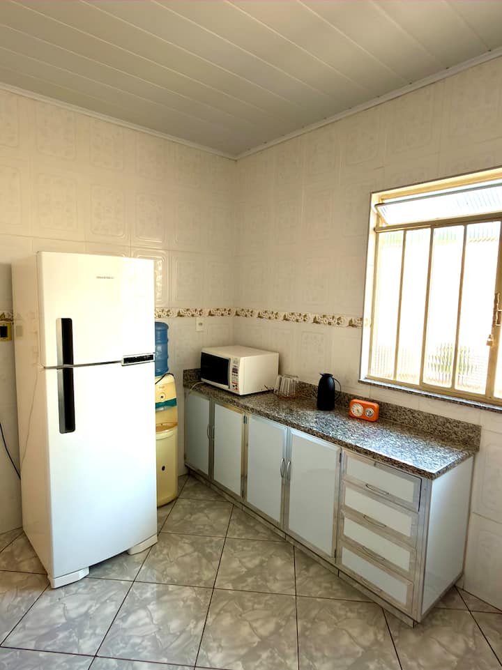 Casa Central, Com 2 Quartos E Até 2 Carros - Divinópolis
