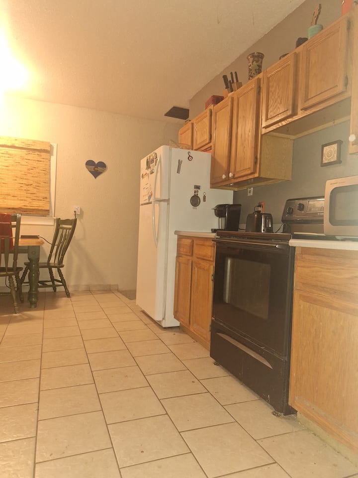 Quiet And Clean Sleeping Room - Pueblo, CO