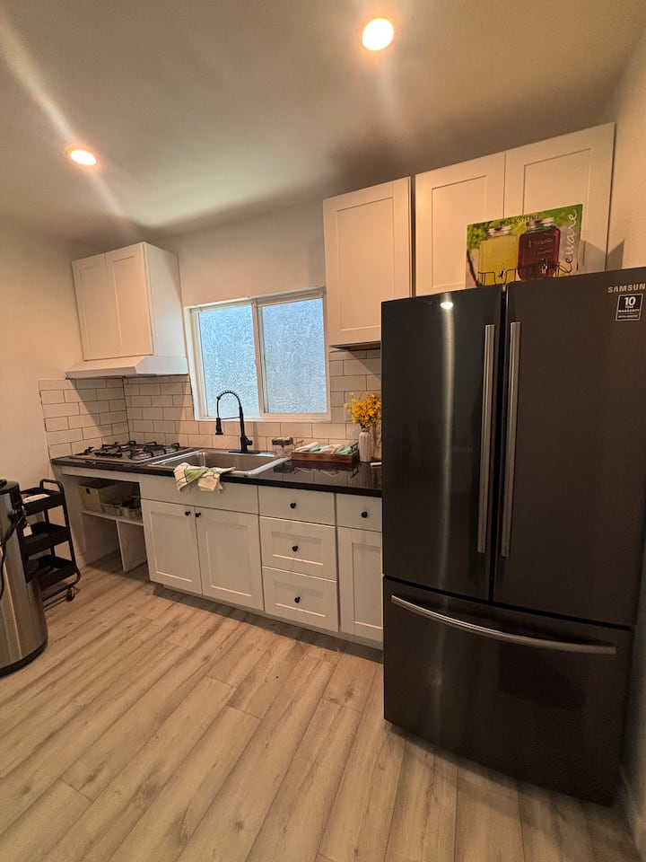 Private Casita - South Gate, CA