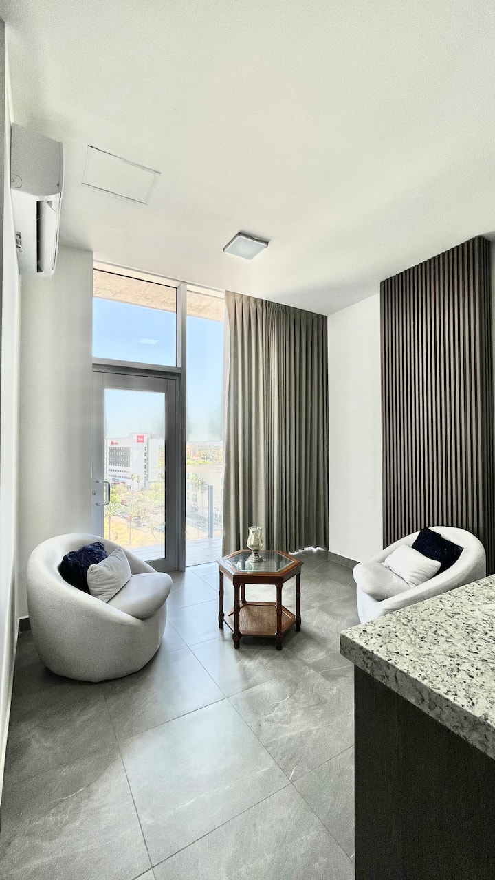 Suite De Lujo Con Terraza | Cas, Centro Gobierno. - United States