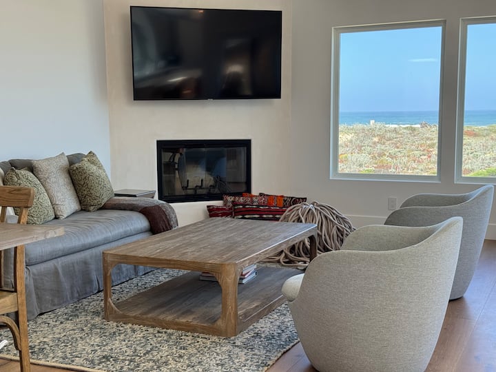 Luxury Getaway In Moss Landing Beachfront - Moss Landing, CA