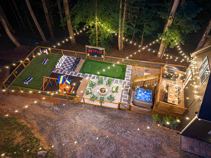 Luxury Forest Retreat | Hot Tub, Fire Pit & Games - Asheville, NC