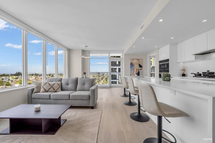 Vancouver West-oakridge Park 2b2b Brand New Condo - Vancouver