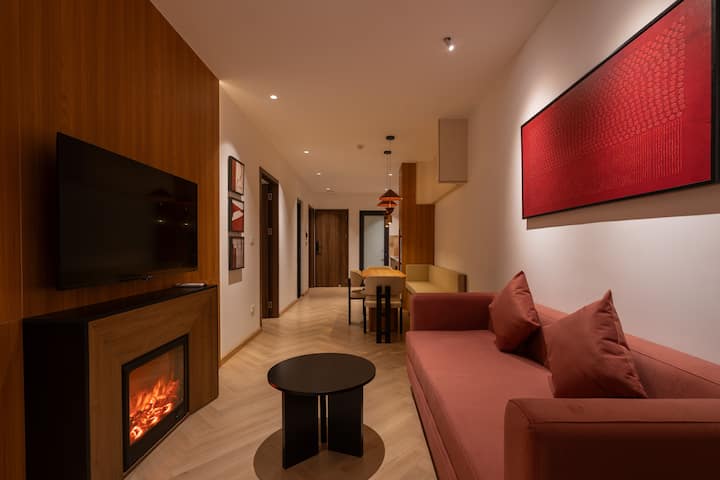 Light-filled 3br Stay W Full Kitchen Near Old Town - ハノイ