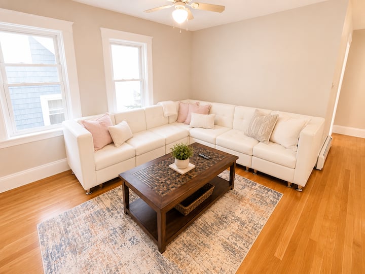 Spacious Sunny 3br Loft Near Train - アメリカ ボストン