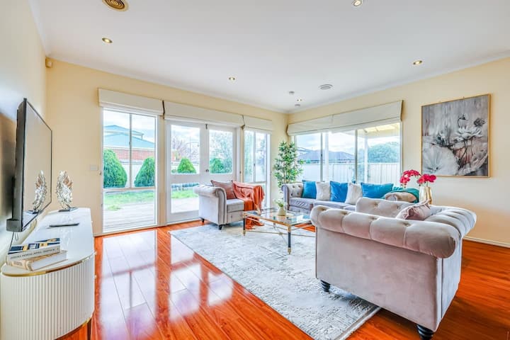 Stayau Modern Retreat W/bbq & Private Backyard - Point Cook