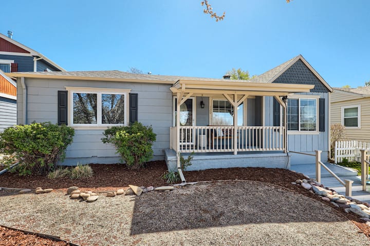 Walk To Pool, Park + Downtown | The Blue Bungalow - Castle Rock, CO