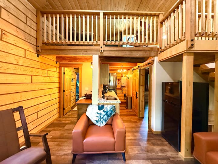 Riverfront, Authentic, Luxury Log Cabin-gray Wolf - Alaska