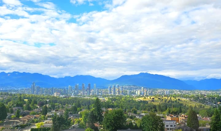 Mountain View 1-bedroom Apartment By Metrotown - Richmond