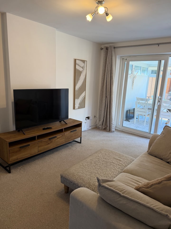 2 Bed Semi. Fast Wi-fi & Parking, Leamington Spa - 皇家利明頓溫泉