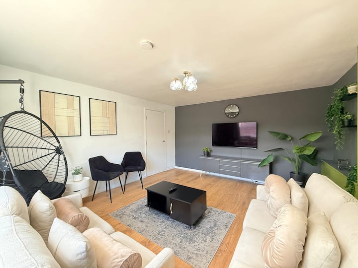 5-beds, 2 Baths, Near Portobello Beach, Sleeps 10 - Edinburgh, UK