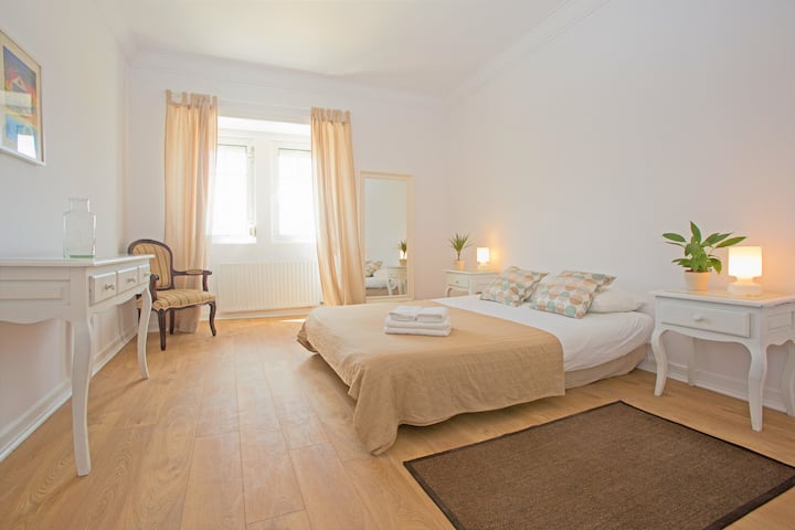 Amar Hostel - Double Room W/ Private Bathroom* - Ericeira