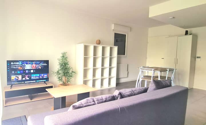 Studio Cosy Avec Terrasse Et Jardin Privatif - Pont-de-Chéruy