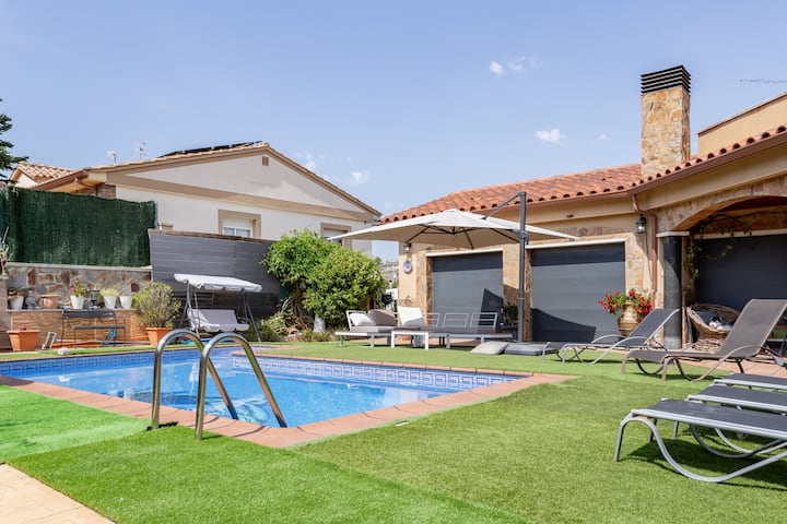 Casa María: Piscina, Barbacoa Y Jacuzzi - Cubellas