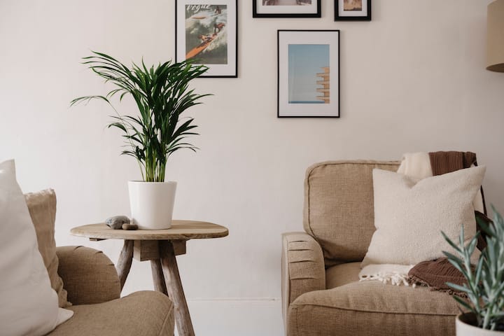 Spacious Georgian Apartment | Sleeps 4 | Parking - Woodbridge