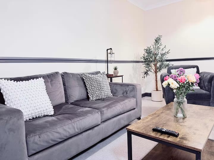 3br Contractor Stay In Ammanford | Parking & Wi-fi - Llanelli