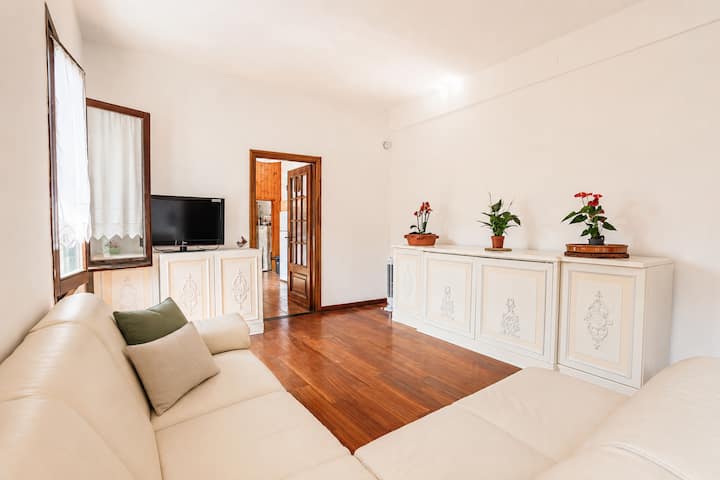 {Casa Indipendente}-giardino A 10 Min Dal Mare - Italy