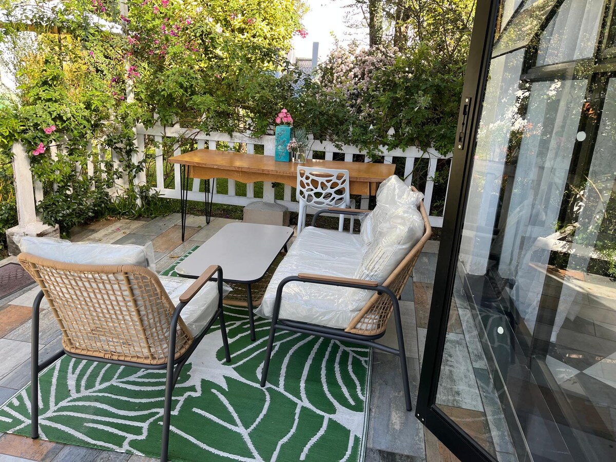 Garden view studio, 2pp or 4 safe on request