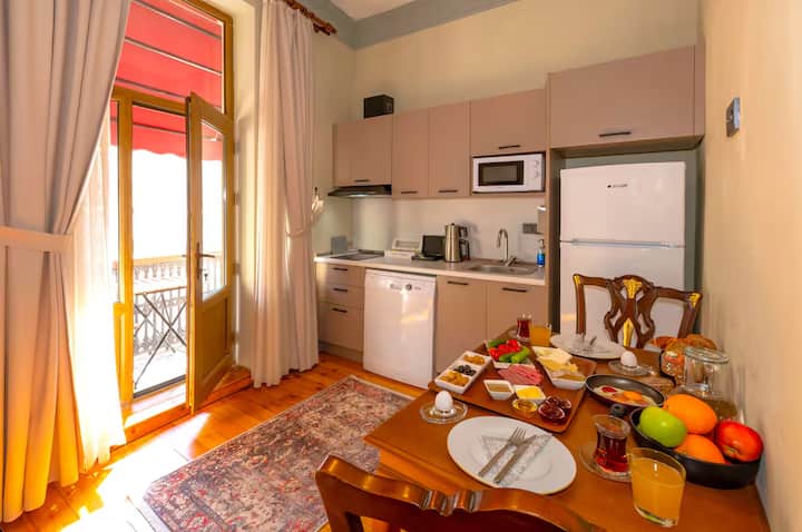 Taksim Pera Stay  Classic Ancient Interior Design - Beyoğlu