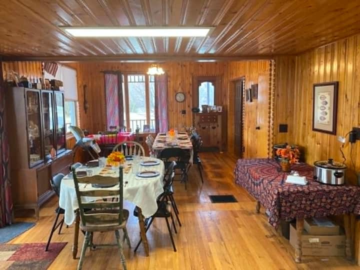 Farmhouse And Property For Large Family Gathering - Flushing, MI