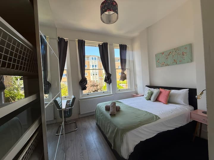 5 Seperate Double Bedrooms With 5 Bathroom In N4 - London