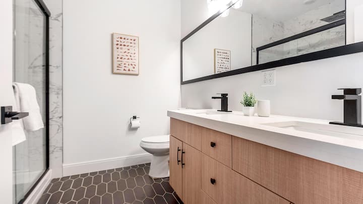 Landing | Beautiful 2bd, Yoga Studio, Gym - St. Louis, MO