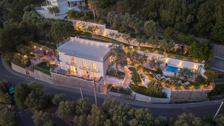 Luxury Villa With Pool And Capri Views - Italien