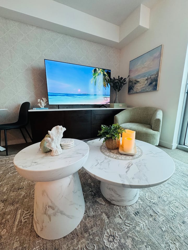 Beachfront Paradise-sleeps 6 - Sunny Isles Beach, FL