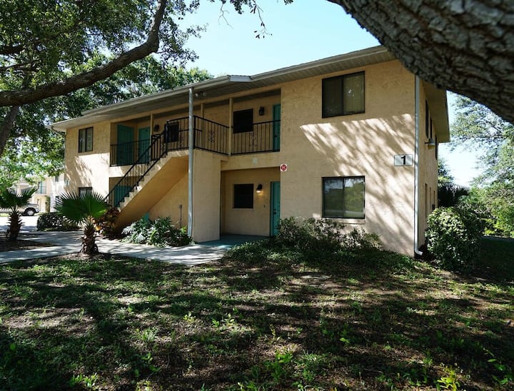Spacious 2 Br | Vacation Villas Resort - Titusville, FL