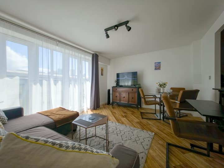 Stylish Gated Flat With Free Parking - Manor Park - London