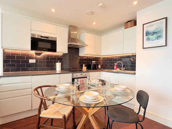 Bright & Modern Flat By Colliers Wood Station - Surbiton