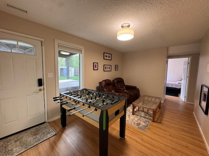 Cozy Private Room | Pool, Hot Tub & Gym - Prince Albert