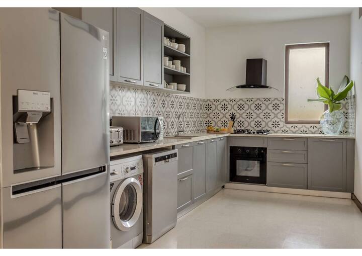 Full kitchen image 1